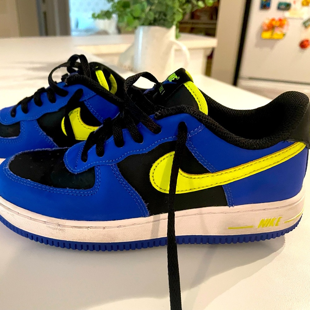 Boys size 3 Nike Air Force